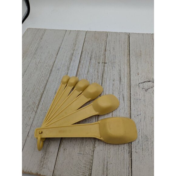 Vintage Gold Mustard 6 Piece Measuring Spoons #2236 2235 2234 2233 2232 2231 - Picture 6 of 9
